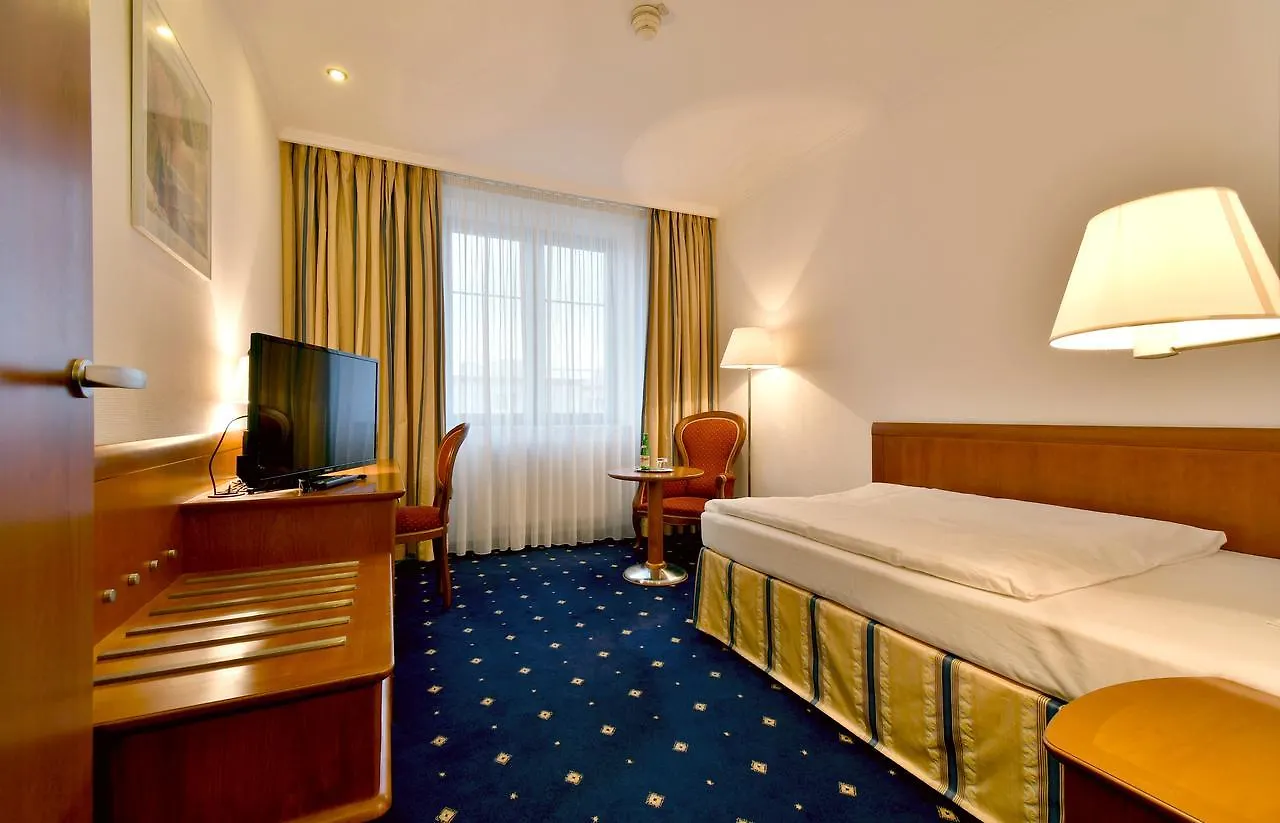 Hotel Coronet Prague 4*,
